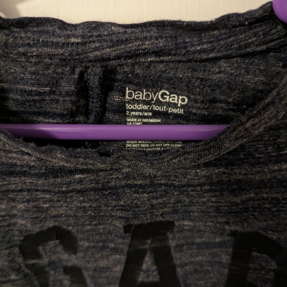 ✨3/$15 Gap 2T Long sleeve top - Picture 3 of 3
